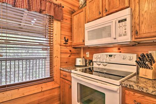Sevierville Cabin With Hot Tub And Wraparound Deck
