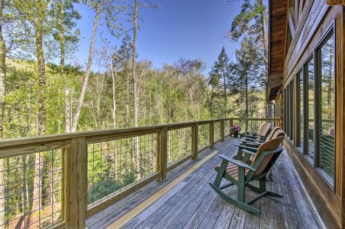Upscale Sevierville Cabin With Deck, Hot Tub And Games!