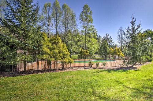Upscale Sevierville Cabin With Deck, Hot Tub And Games!