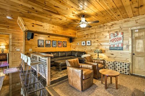 Upscale Sevierville Cabin With Deck, Hot Tub And Games!