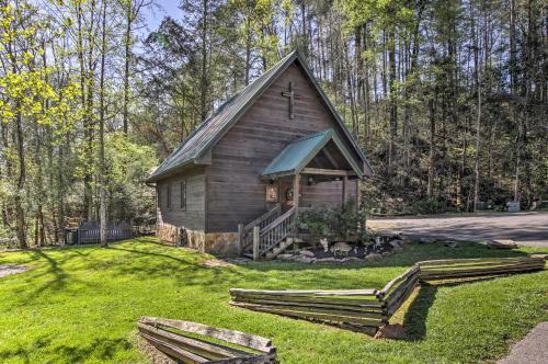 Upscale Sevierville Cabin With Deck, Hot Tub And Games!