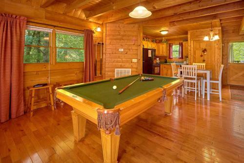 Hidden Romance #1404 By Aunt Bug's Cabin Rentals