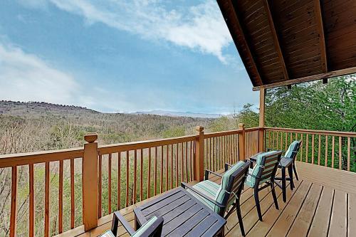 New Listing! Dollywood Cabin With Private Hot Tub Cabin