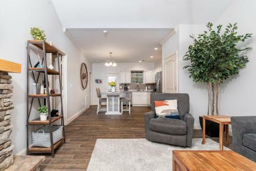 Elegant Cades Cove Condo With Community Pool