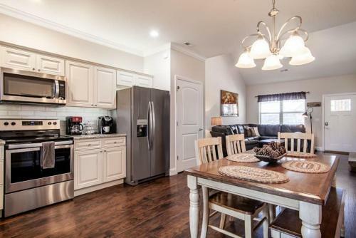 Cozy Cades Cove Condo With Community Pool