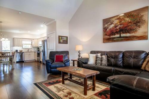 Cozy Cades Cove Condo With Community Pool