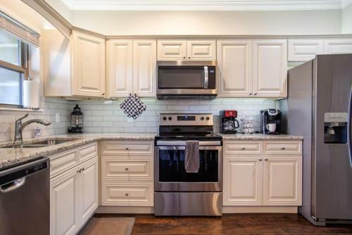 Cozy Cades Cove Condo With Community Pool