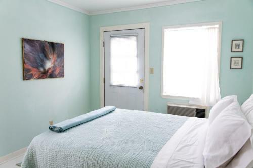 Langridge Lodge - Charming Studio, Great Location! Residence