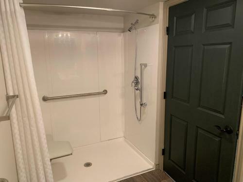 Hotel Eagles Den Suites At Andrews