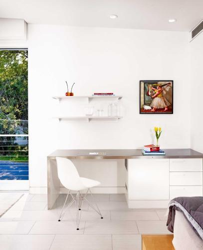 The Above Atx Modern Hotel Room