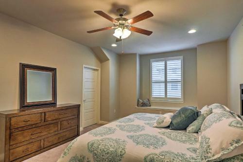Upscale And Modern Austin Townhome With Pool Access!