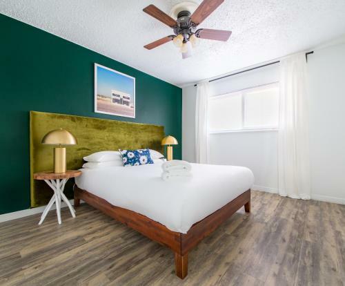 Wanderjaunt - West Campus Apartments