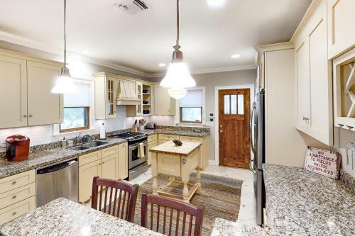 Historic Agave Bungalow