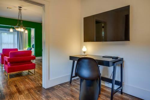 Adina - All 4 Top-floor Suites - Downtown Austin Hotel Room