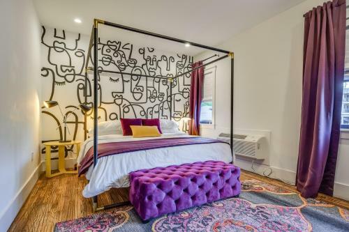 Adina - Green Suite - Downtown Beauty Hotel Room