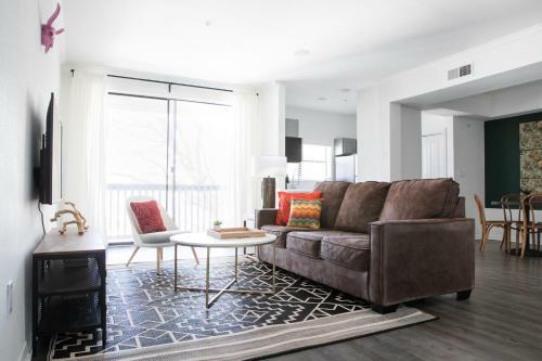 Wanderjaunt - North Austin Apartments