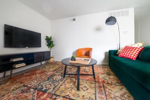 Wanderjaunt - Travis Heights Apartments