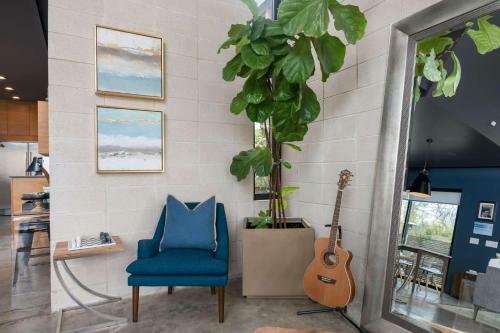 Contemporary Home In Downtown Austin