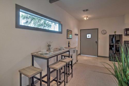 Cozy Modern Apartment - Steps To Dtwn Bus!
