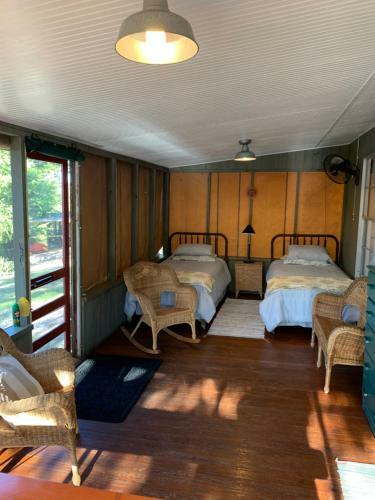 Villa Bandera Vintage River Cabin