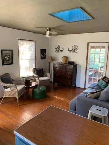 Villa Bandera Vintage River Cabin