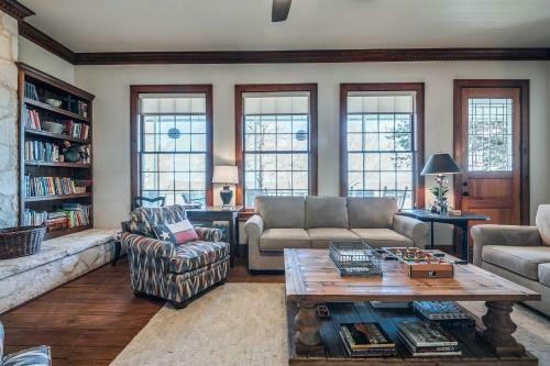 Beautiful Hill Country Ranch Home - 4 Mi To Town!