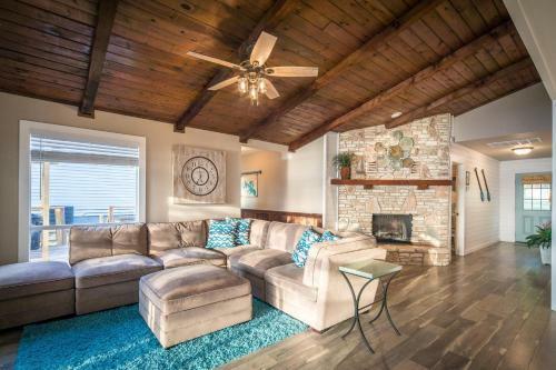 Cliff House At Canyon Lake Home