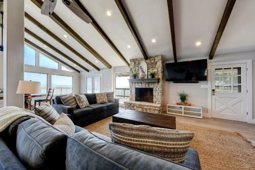 High Bluff Lodge Home