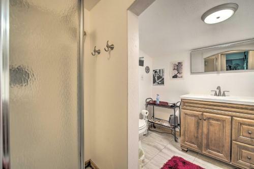 College Station Lodge With Hot Tub And Prvt Courtyard!