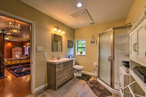 Spacious Conroe Home With Foosball And Pool Table!
