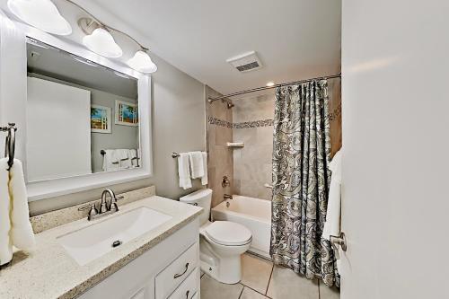 Apartamento Gulfstream Condos - Beachfront Corner Unit, Pool Condo