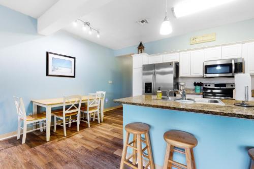 Leeward Bay 15001
