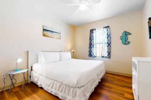 Leeward Bay 15001