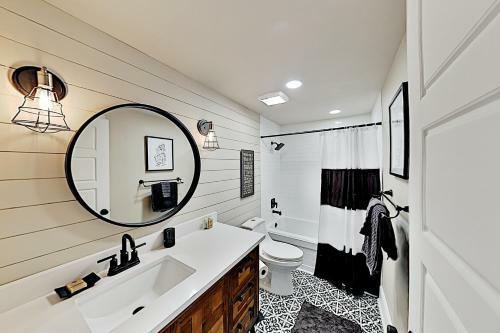 Apartamento Chic Canal-front Escape - Dock & Direct Bay Access Condo