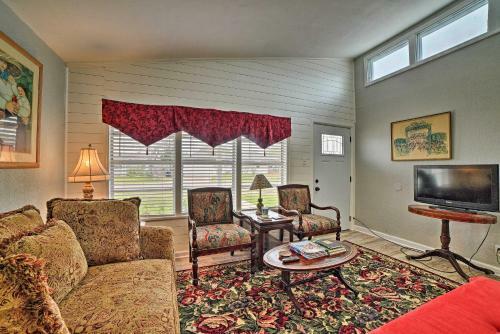 Coastal Escape With Yard - Walk 1 Mile To Texas Aandm!