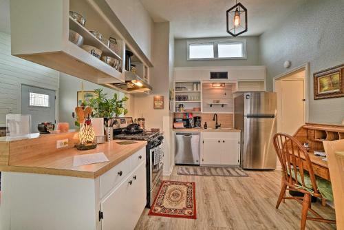 Coastal Escape With Yard - Walk 1 Mile To Texas Aandm!