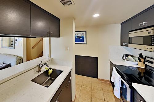 Apartamento Canal-front Condo - Boat Dock, Pool & 3 Kayaks Condo