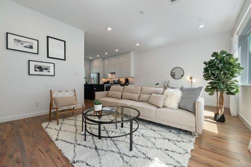 Jurny - Bishop Arts District 2 Bedroom Apartments