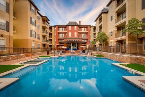 Cozysuites Spacious Apartment At Cityplace King Beds