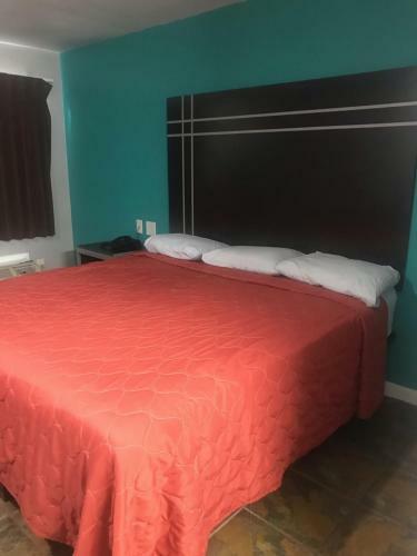 Hotel Red Crown Inn