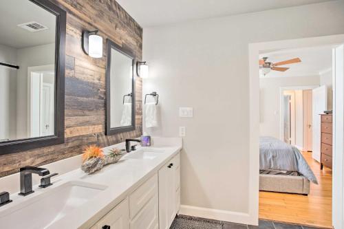 Relaxing Dallas Dwelling - 4 Mi To Downtown!