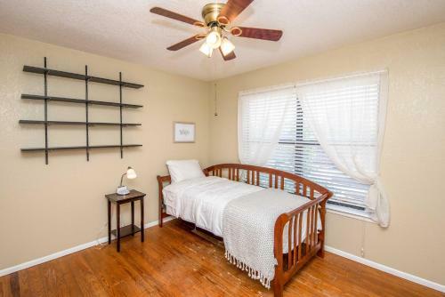 Del Rio Home With Lake Access And Boat Storage!