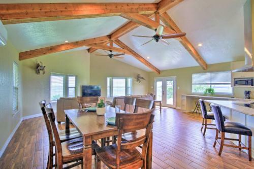 Del Rio Home With Lake Access And Boat Storage!