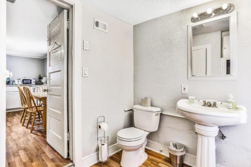 Dallas Cozy Cottage