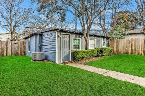 Dallas Cozy Cottage