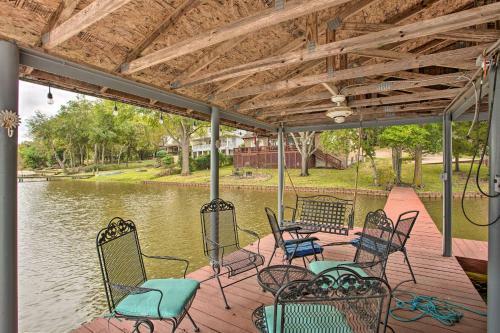 Cedar Creek Lake Home Base Dock And Fire Pit!