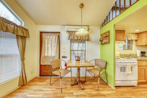 The Plum @ Mendelbaum Winery Guest Cabins