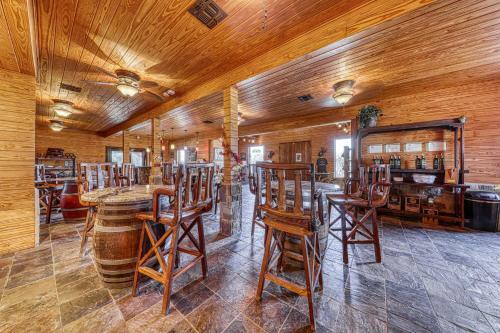 The Plum @ Mendelbaum Winery Guest Cabins
