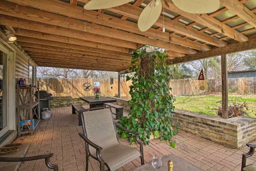 Poolside Oasis 1 Mile To Downtown Fredericksburg!