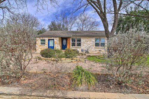 Poolside Oasis 1 Mile To Downtown Fredericksburg!